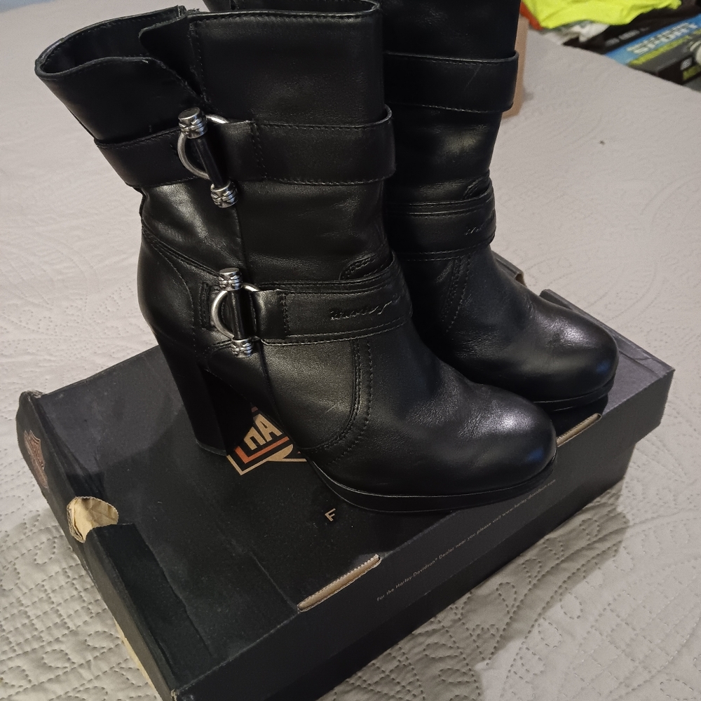 HARLEY DAVIDSON LEATHER BOOTS! WORE ONCE! SIZE 8. BEAUTIFUL! VINTAGE!